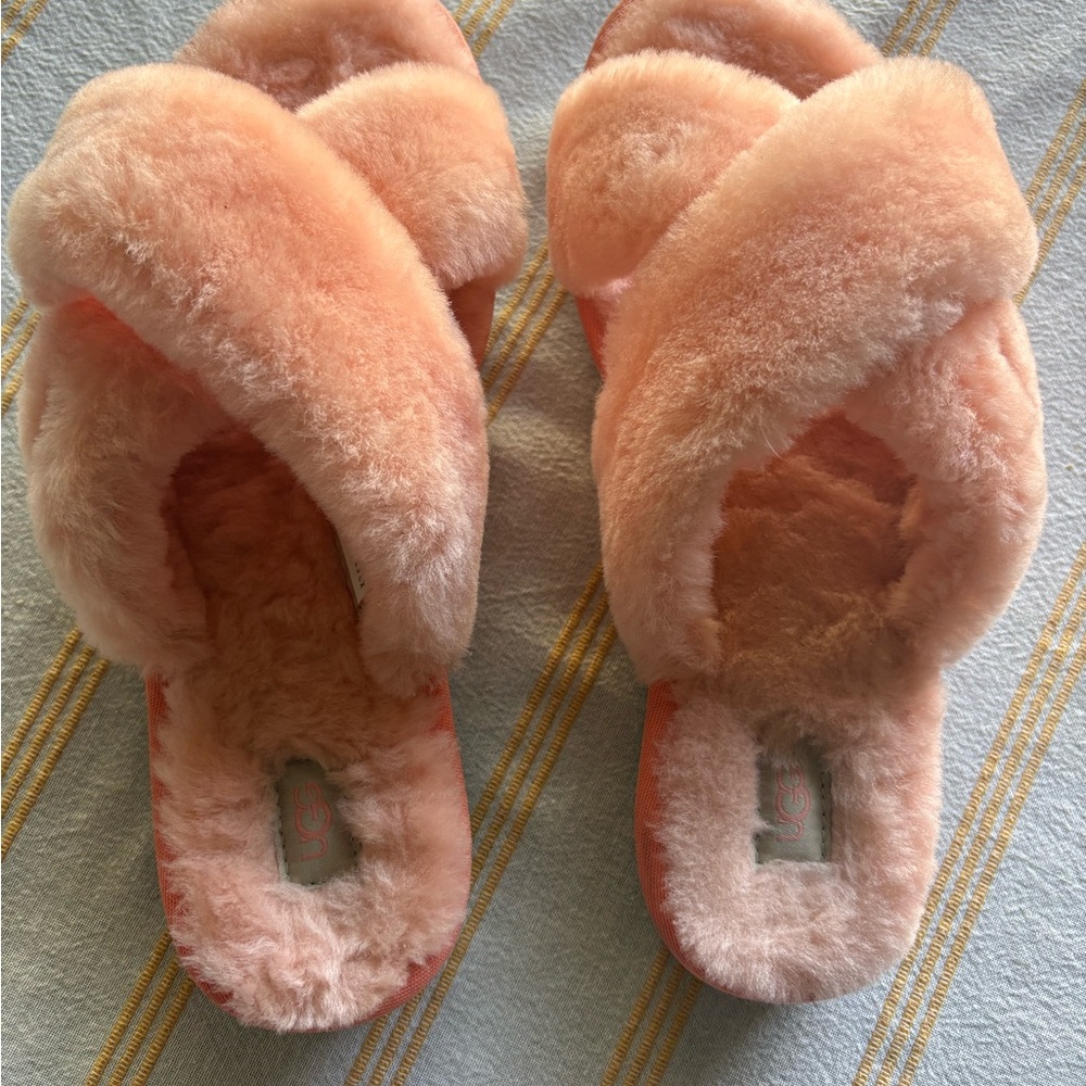New UGG FUZZETTE Slippers( color BEVERLY PINK )SHEEPSKIN, WOMEN'S  SIZE US 10